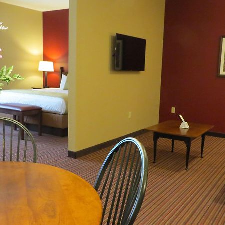 Best Western Plus Dutch Haus Inn And Suites Columbiana Pokoj fotografie