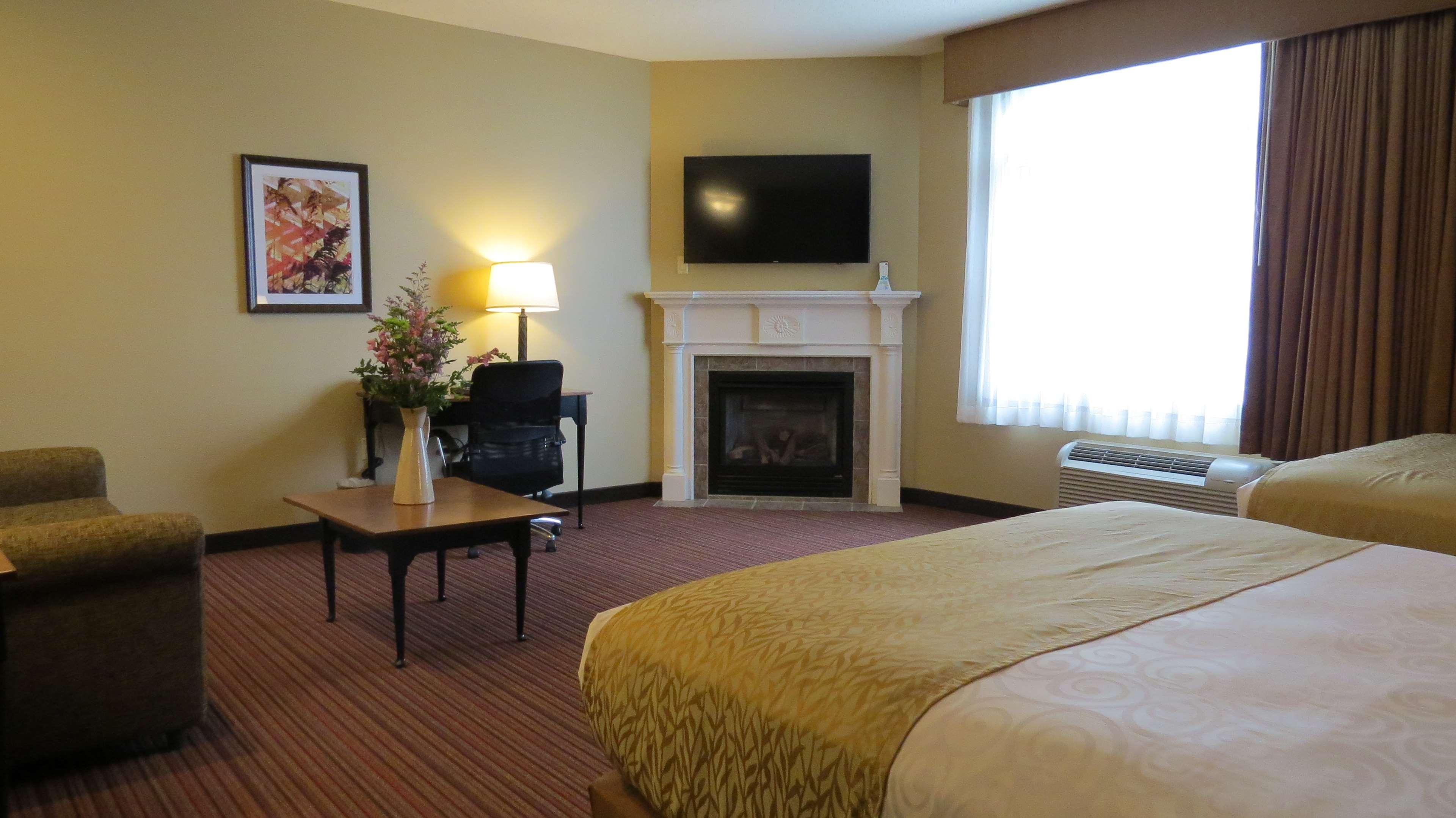 Best Western Plus Dutch Haus Inn And Suites Columbiana Exteriér fotografie