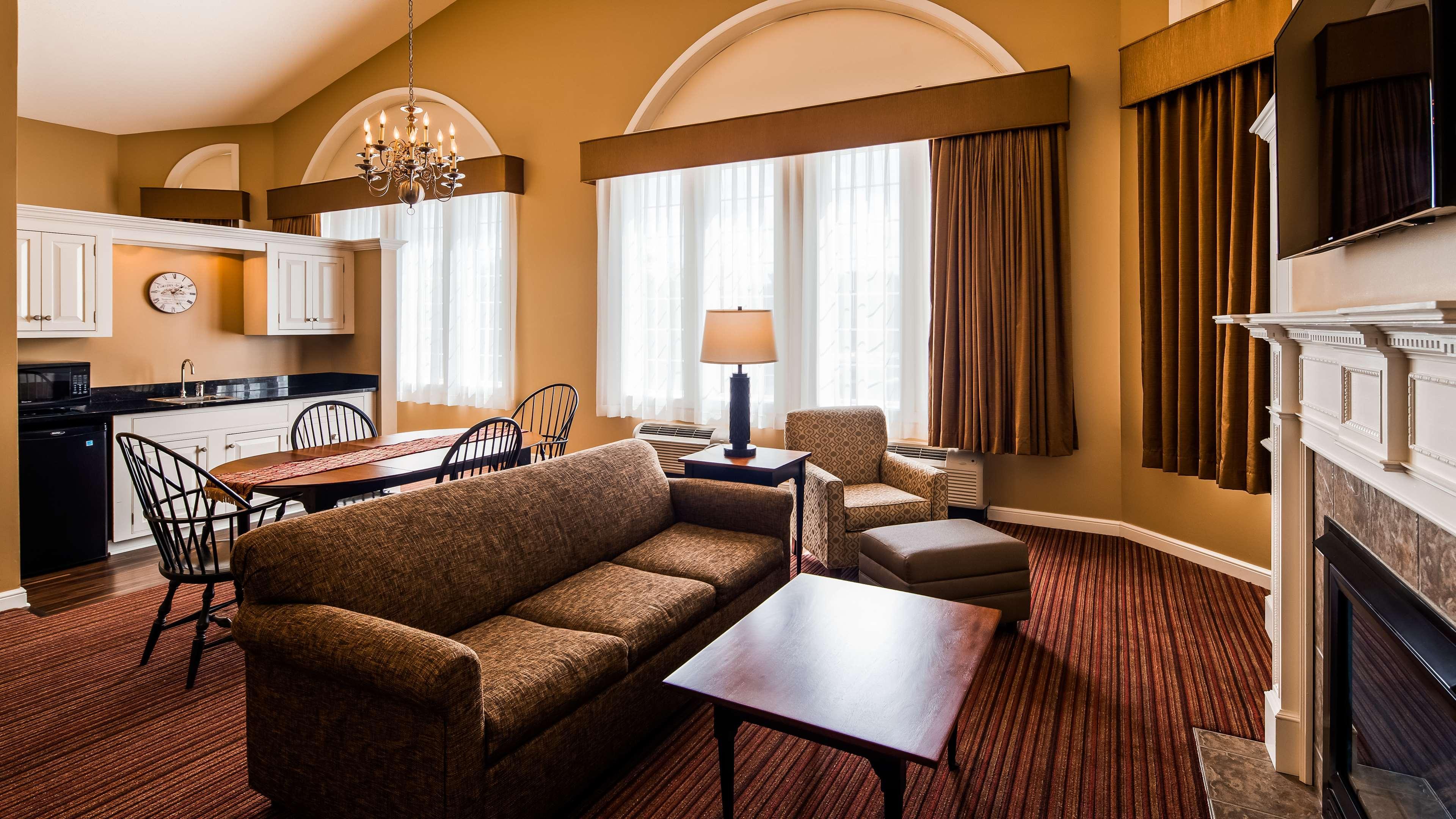 Best Western Plus Dutch Haus Inn And Suites Columbiana Exteriér fotografie