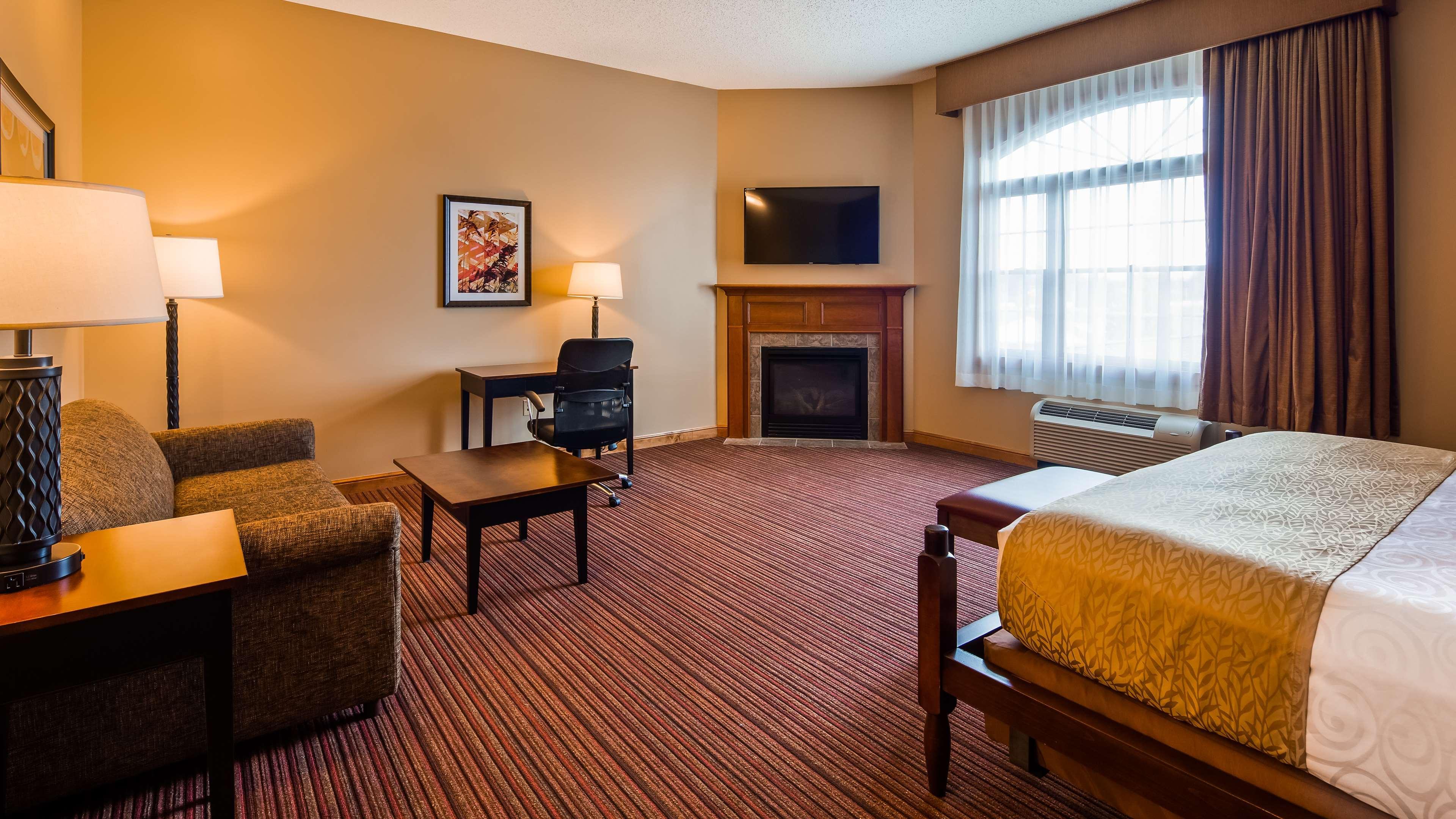 Best Western Plus Dutch Haus Inn And Suites Columbiana Exteriér fotografie