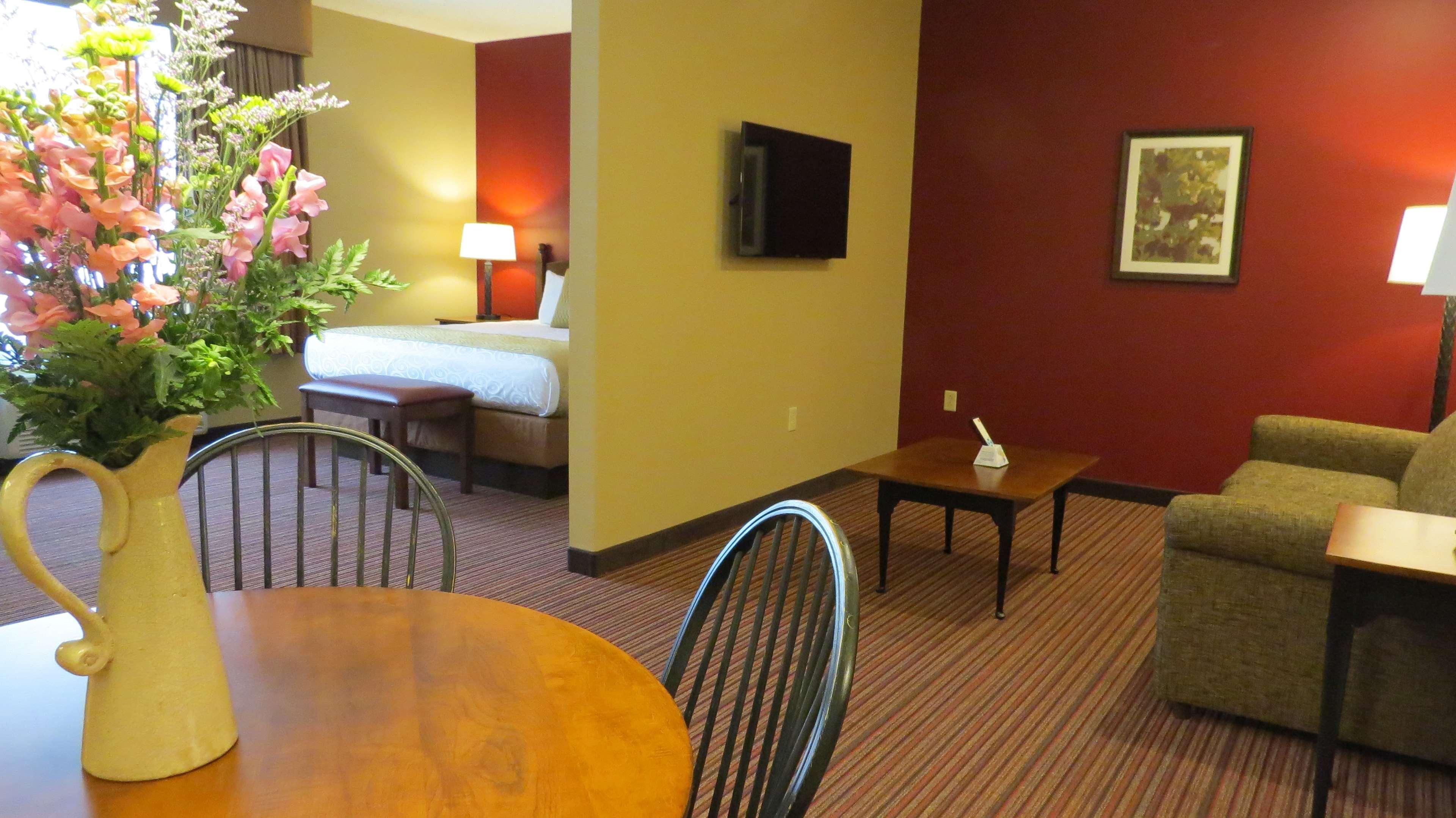 Best Western Plus Dutch Haus Inn And Suites Columbiana Pokoj fotografie