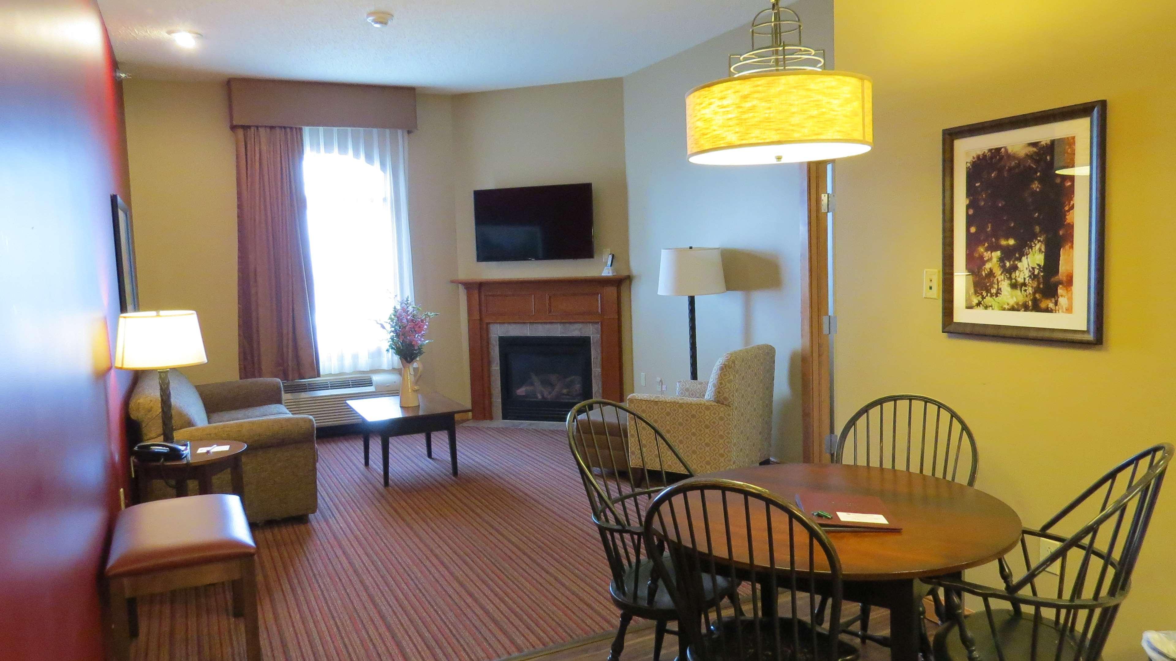 Best Western Plus Dutch Haus Inn And Suites Columbiana Exteriér fotografie