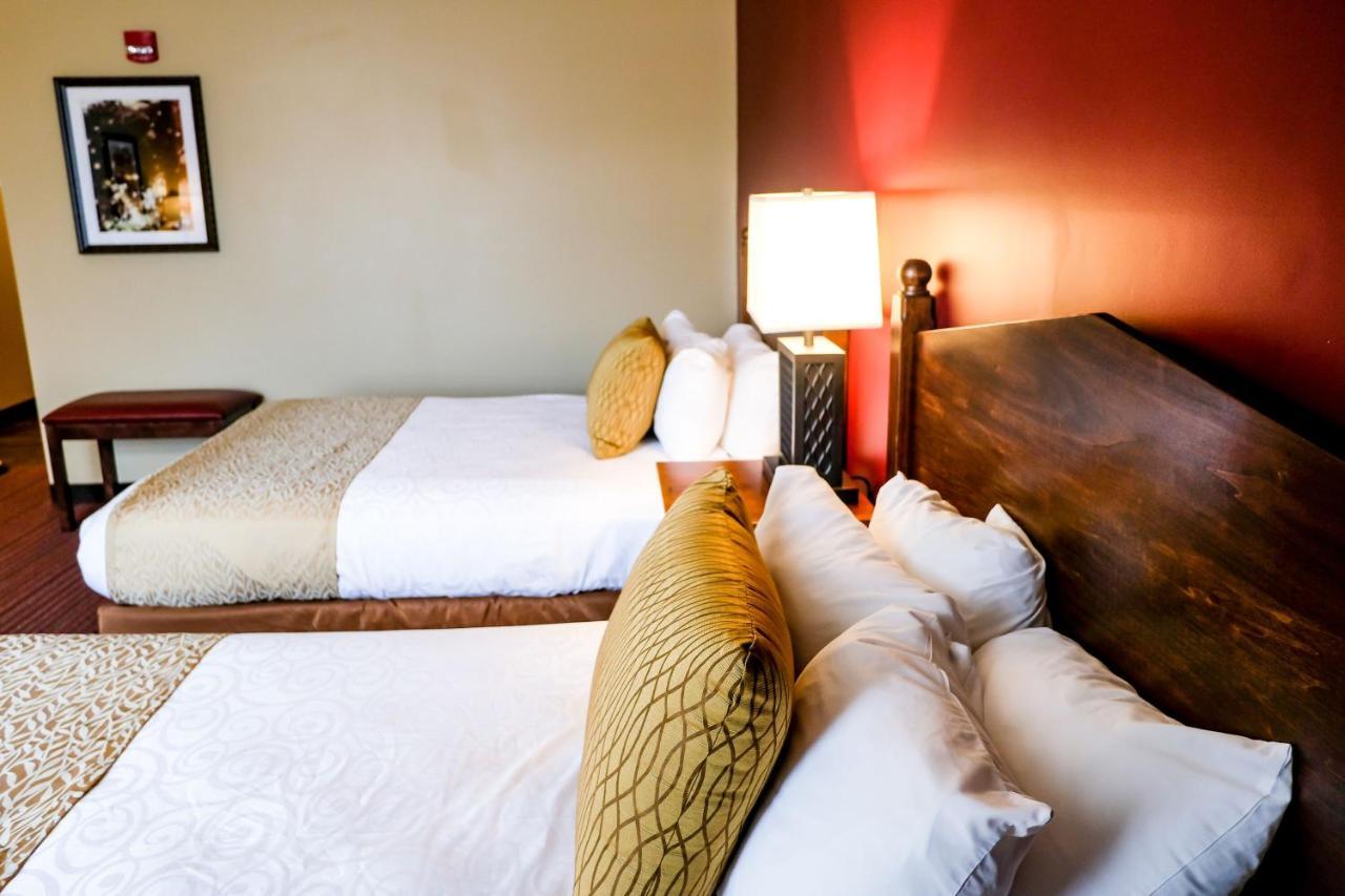 Best Western Plus Dutch Haus Inn And Suites Columbiana Exteriér fotografie
