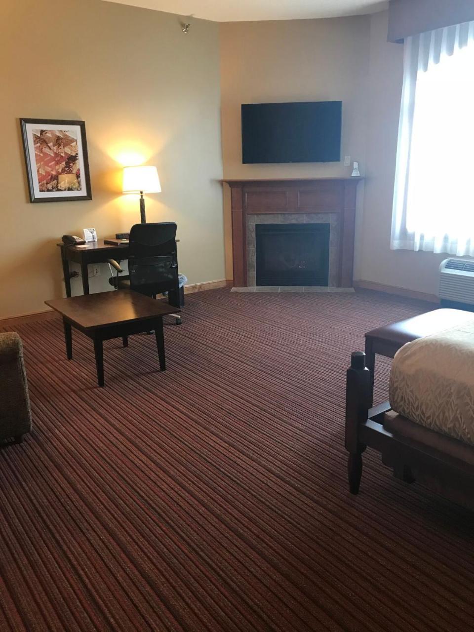 Best Western Plus Dutch Haus Inn And Suites Columbiana Exteriér fotografie